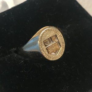 Cornell University Shield Signet Ring 10 kt Gold Women's size 7 RETAIL $840.